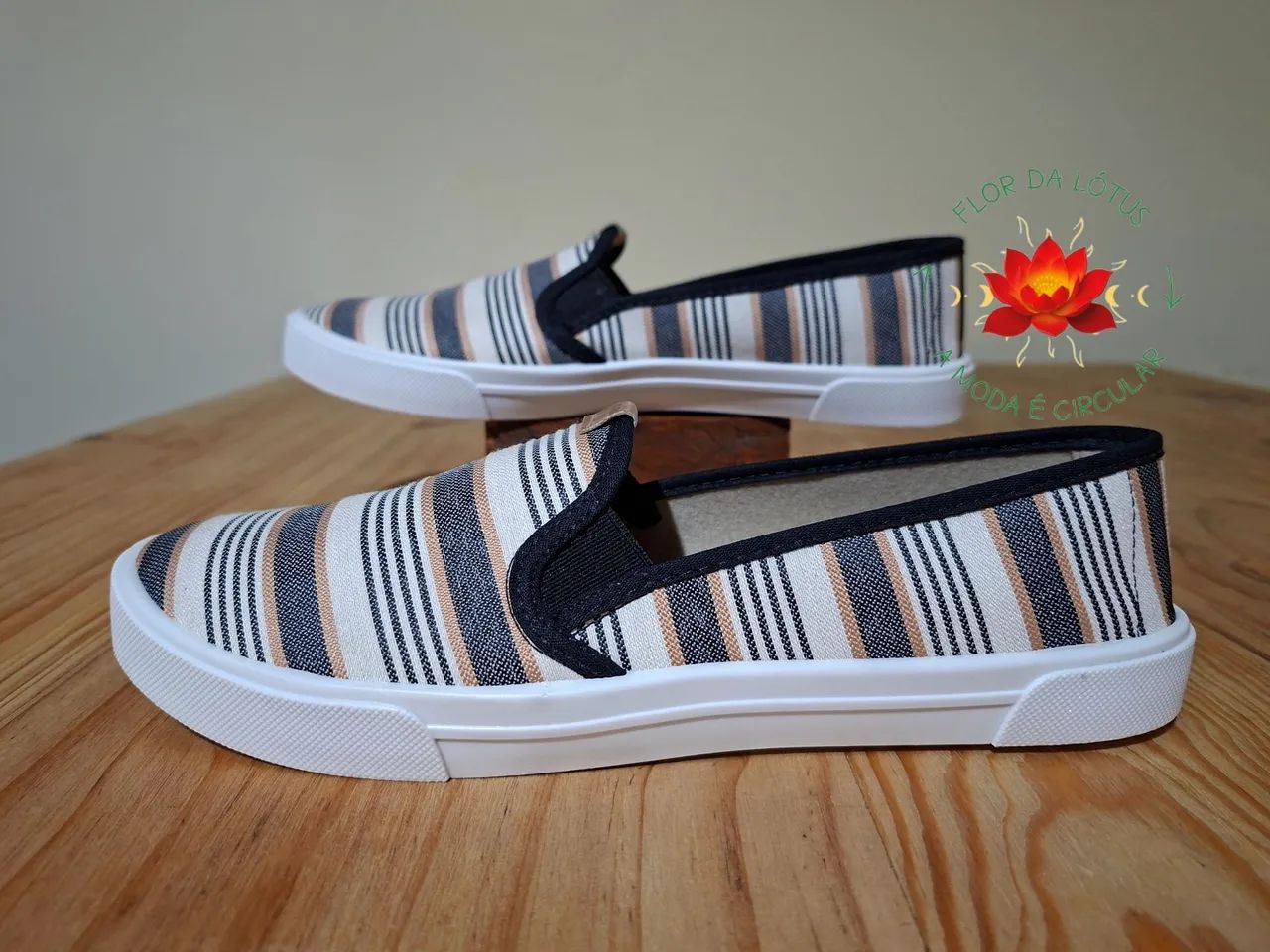 Tênis Slip On Listrado Moleca Tam.36