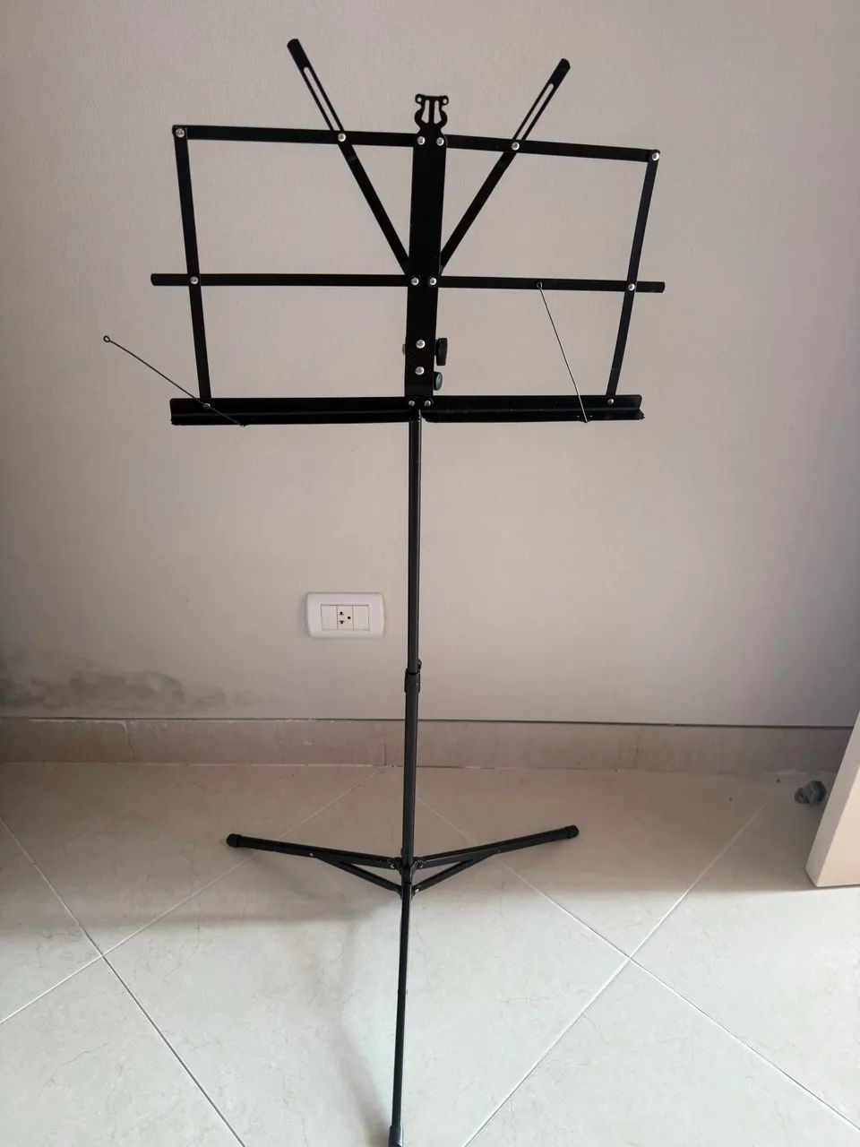 Estante de Partitura Dobrável com altura de 50 cm a 1,60 