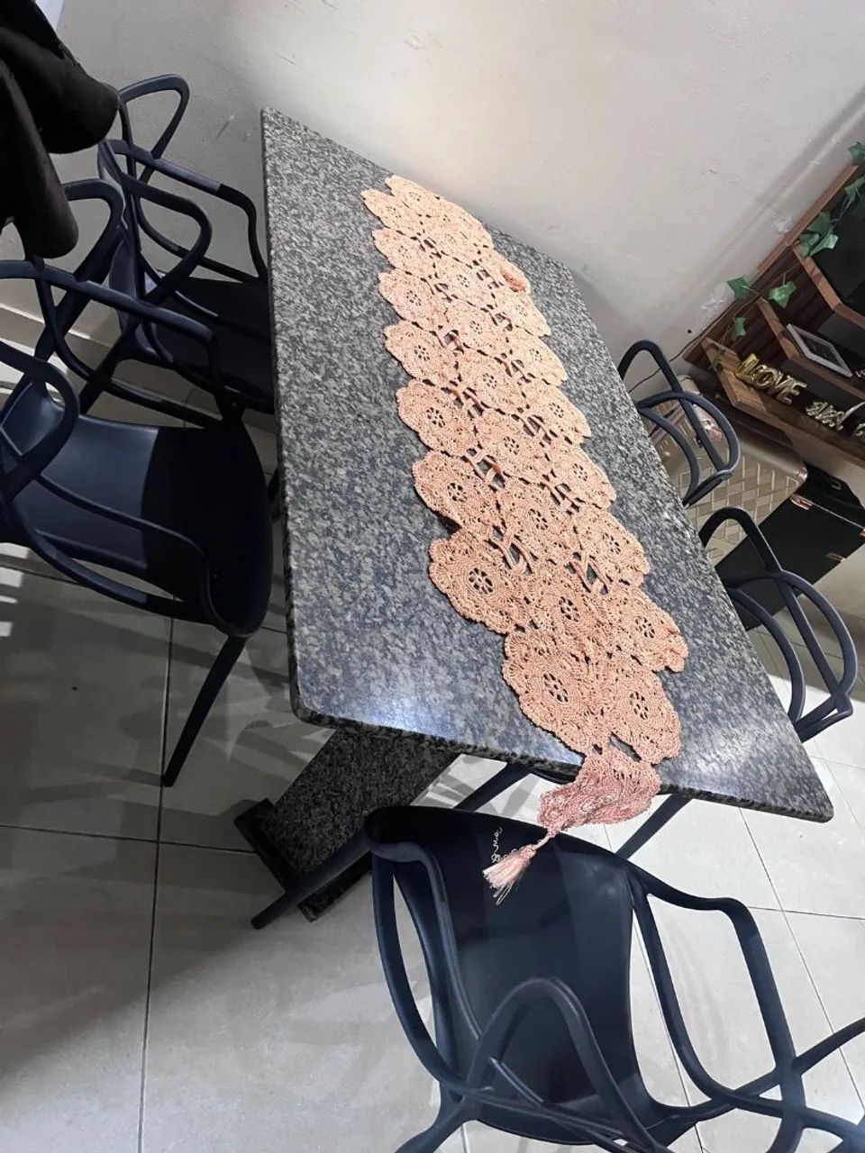 Mesa de mármore com 5 cadeiras  - Foto 4