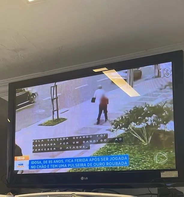 Vende - se Televisão LG 49 Polegadas - Foto 4