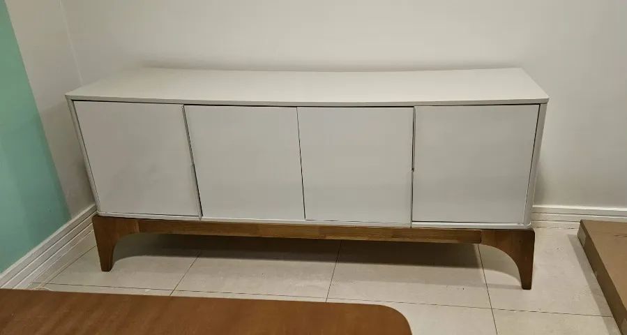 Buffet cinza
