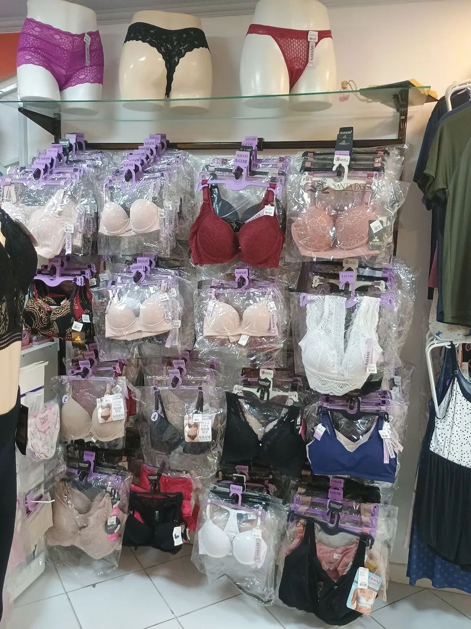 Expositor Cremalheira Estiloso e elegante 