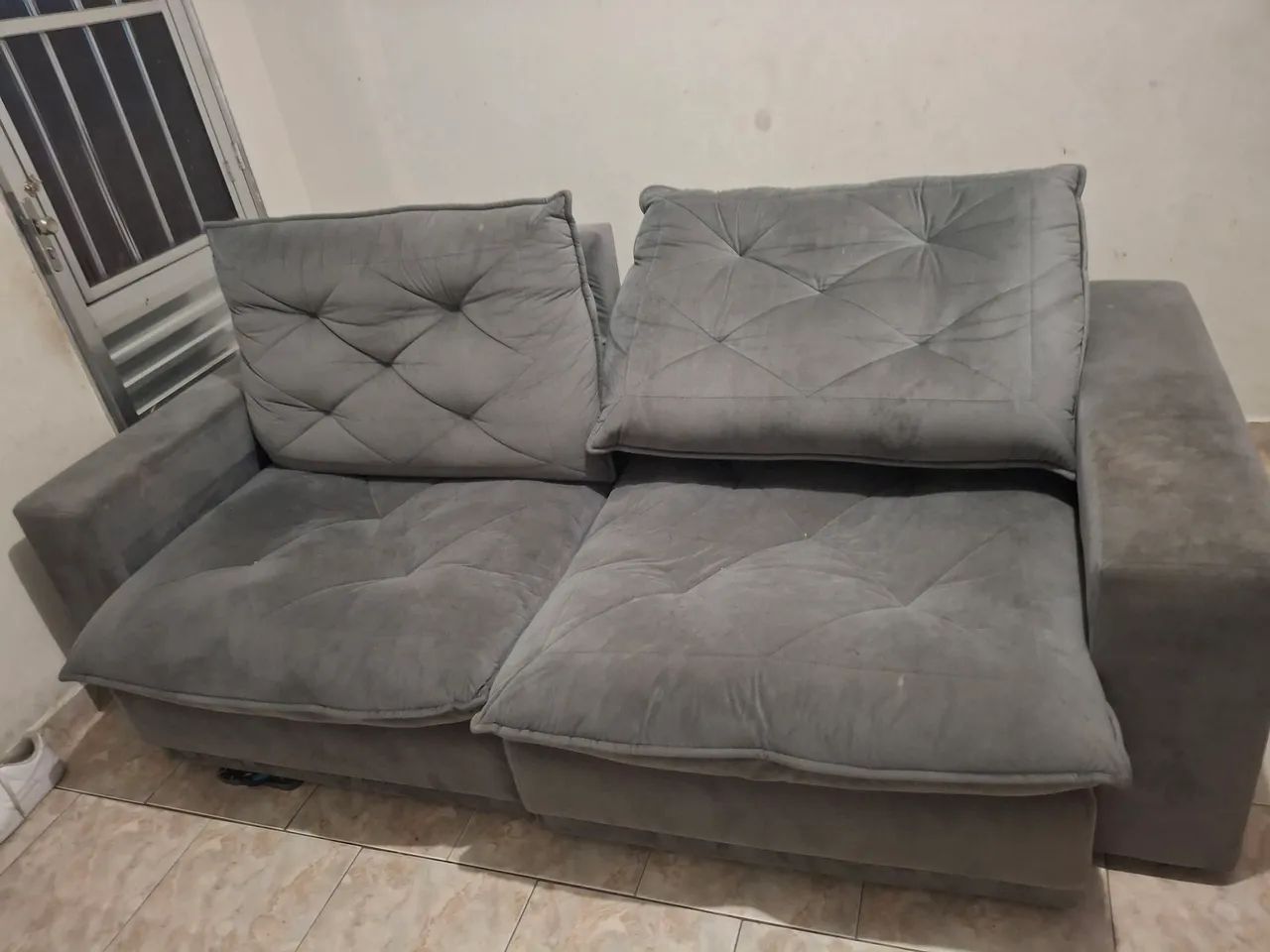 Sofá Retrátil 4 lugares precisa higienizar