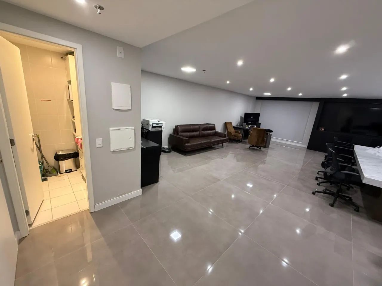 Sala/Conjunto para aluguel possui 70 metros quadrados - Foto 3