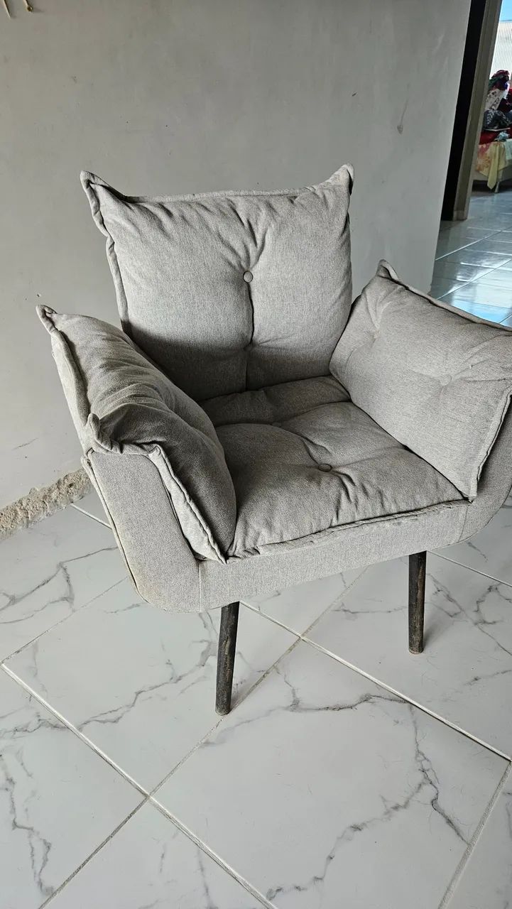 2 Poltronas cinza claro