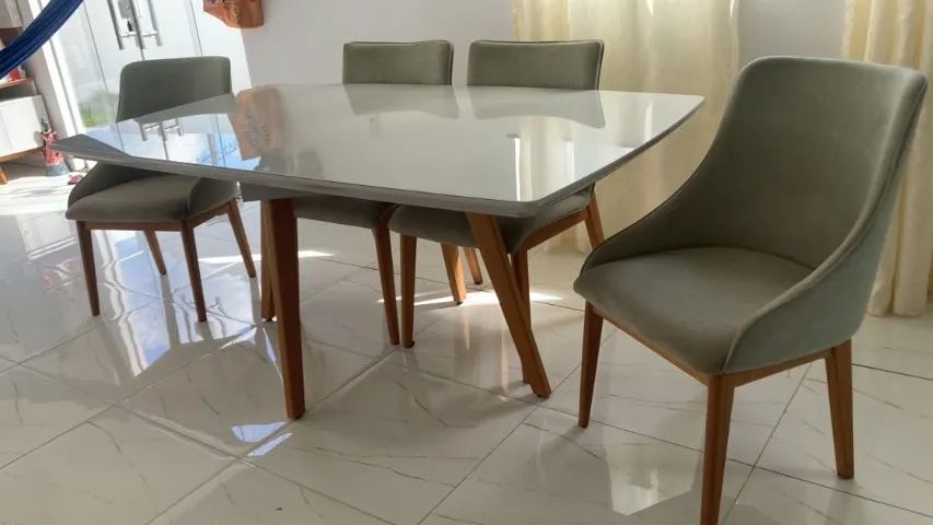 Mesa com 6 cadeiras