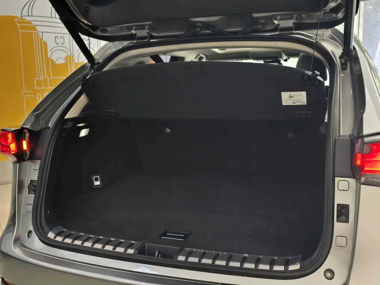 Lexus NX-300 H Luxury 2.5 16V Aut., foto 7 de 19