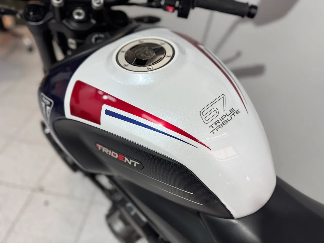 TRIUMPH TRIDENT 660 TRIBUTE EDITION - Foto 5