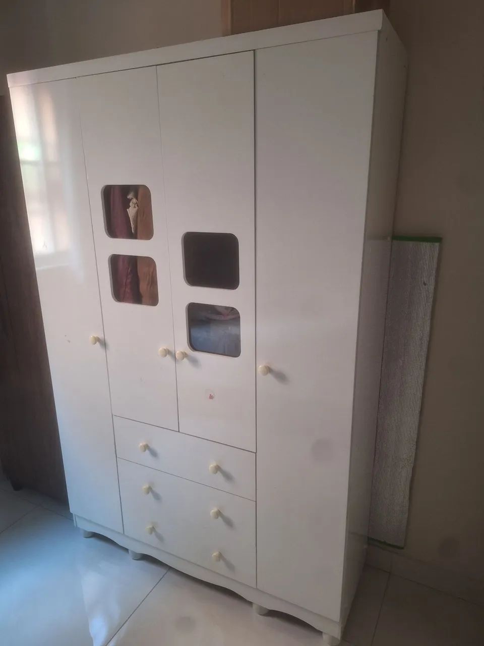 Quarto bebe guarda roupa e comoda