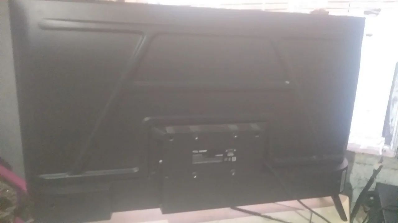 Vendo TV Philco e TV tcl as duas pra retiráda de peças ou concerto tela quebrada as duas - Foto 2