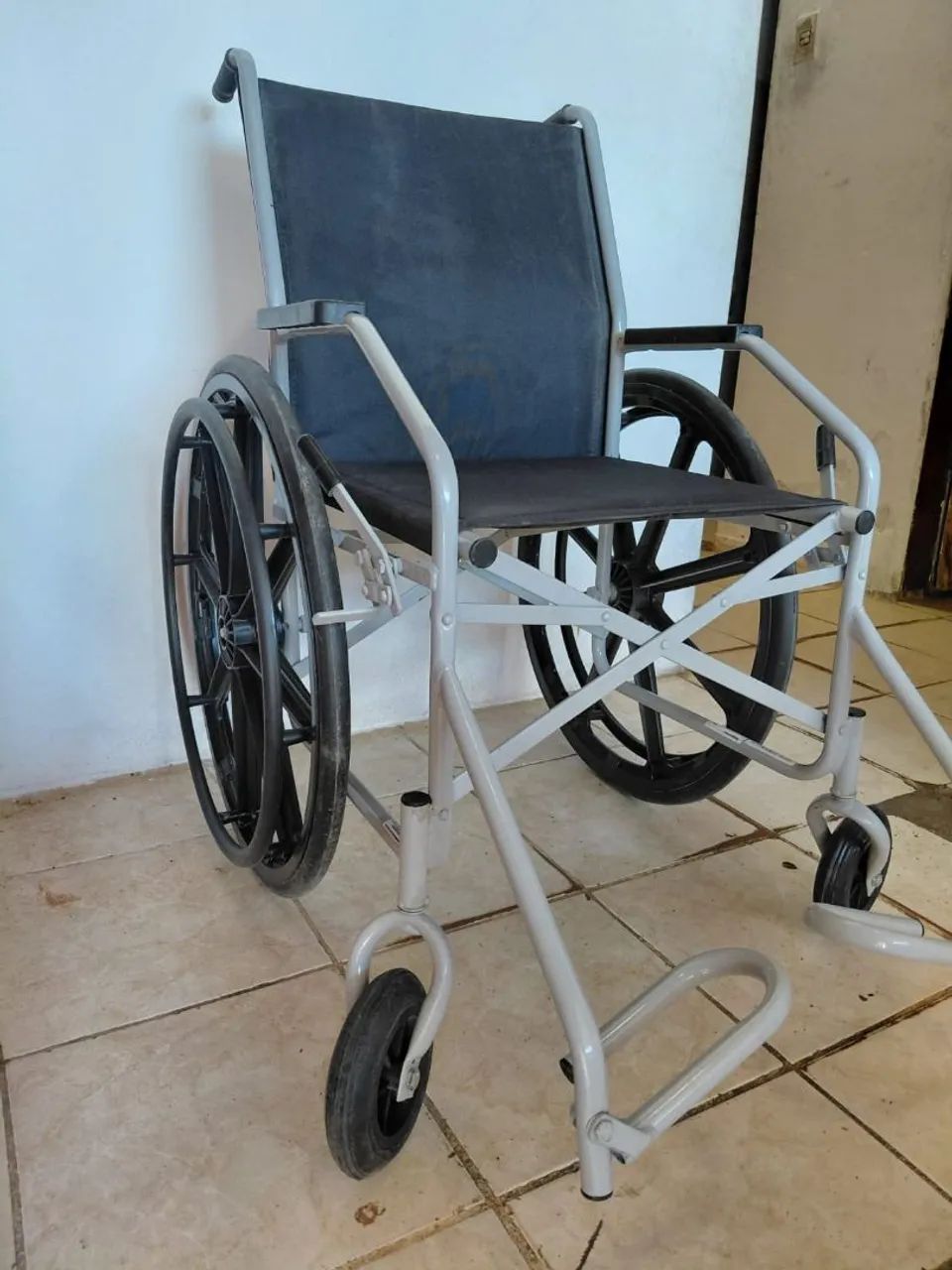 Cadeira de rodas nova