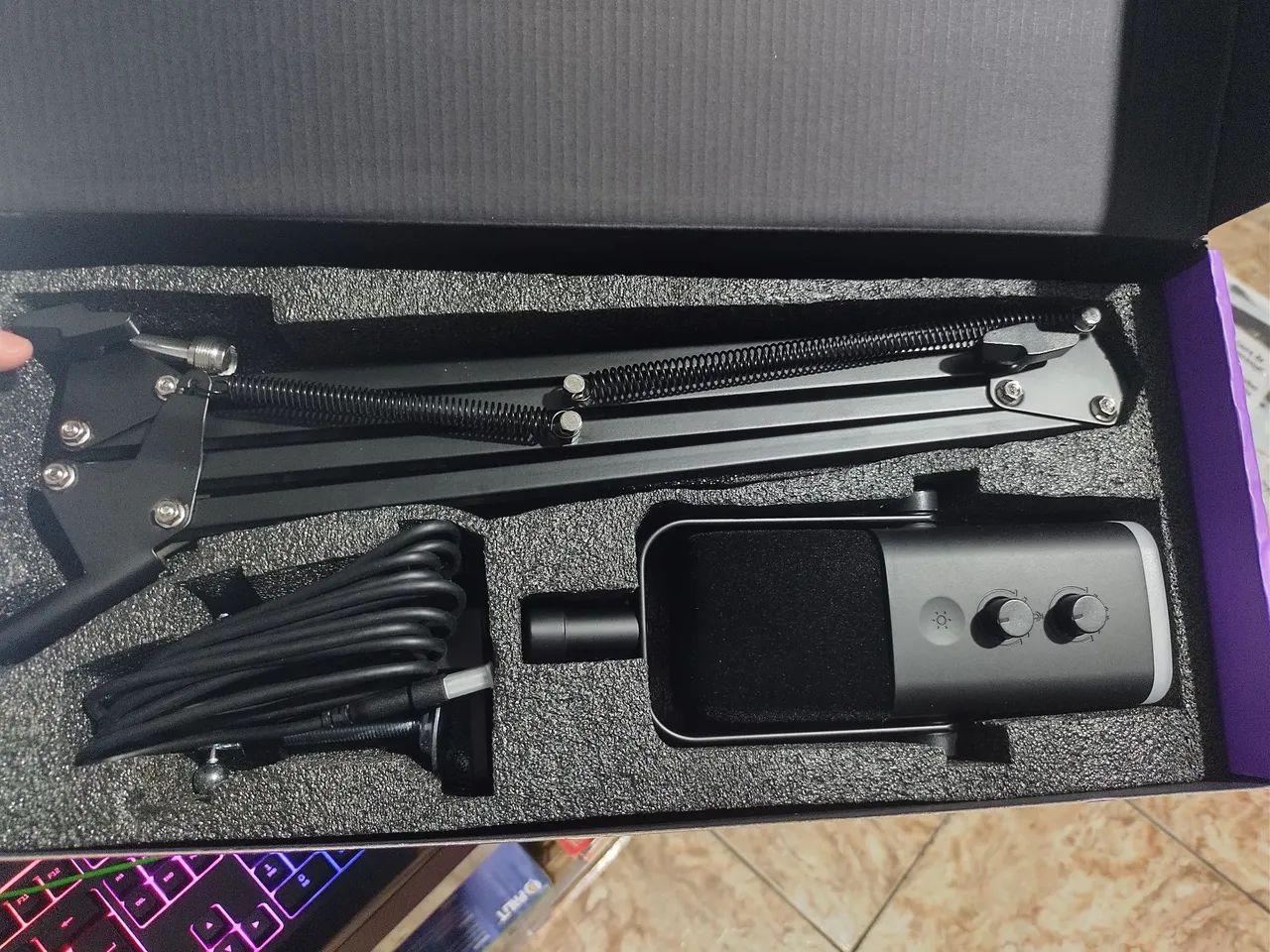 Kit microfone gamer RGB + suporte de mesa articulado  - Foto 2