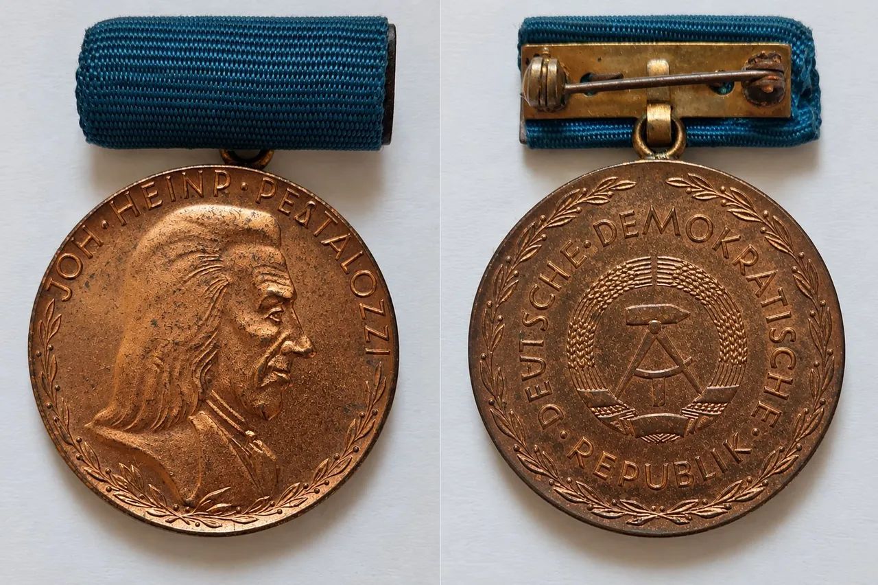 Medalha DDR Pestalozzi 