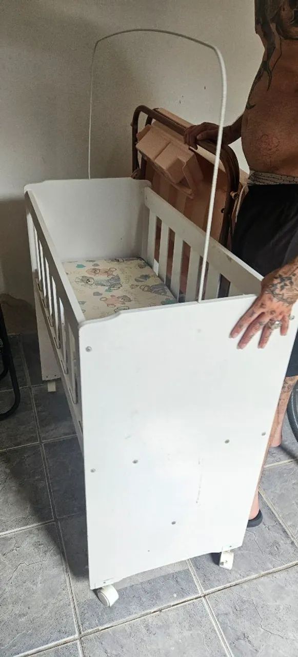 Mini berço semi novo 