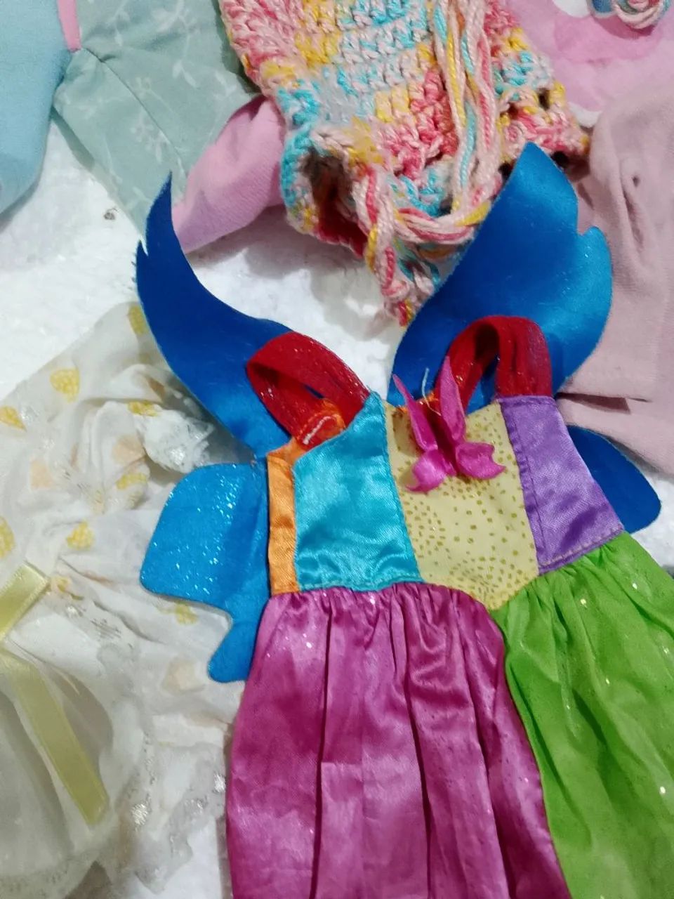 Lote de roupas para bonecas  - Foto 4