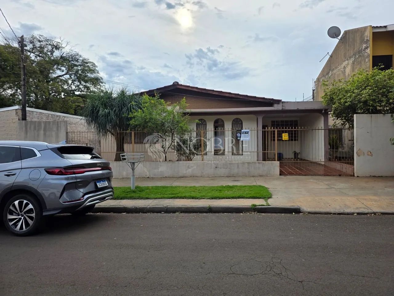 Casa em rua comercial - Rua Mitsuzo Taguchi