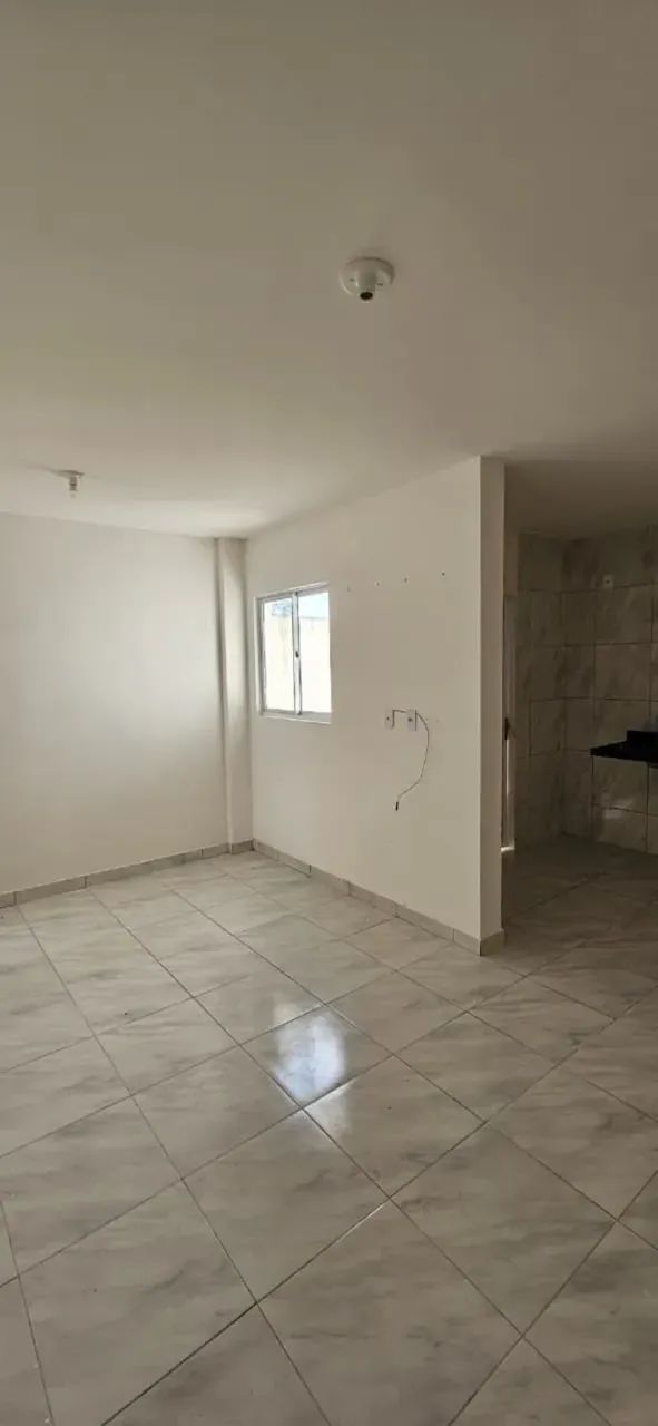 Casa com 02 quartos com quintal na região do Bairro das Industrias!
