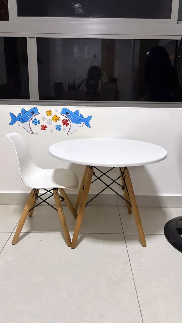 Conjunto Mesa Infantil Eames Redonda 