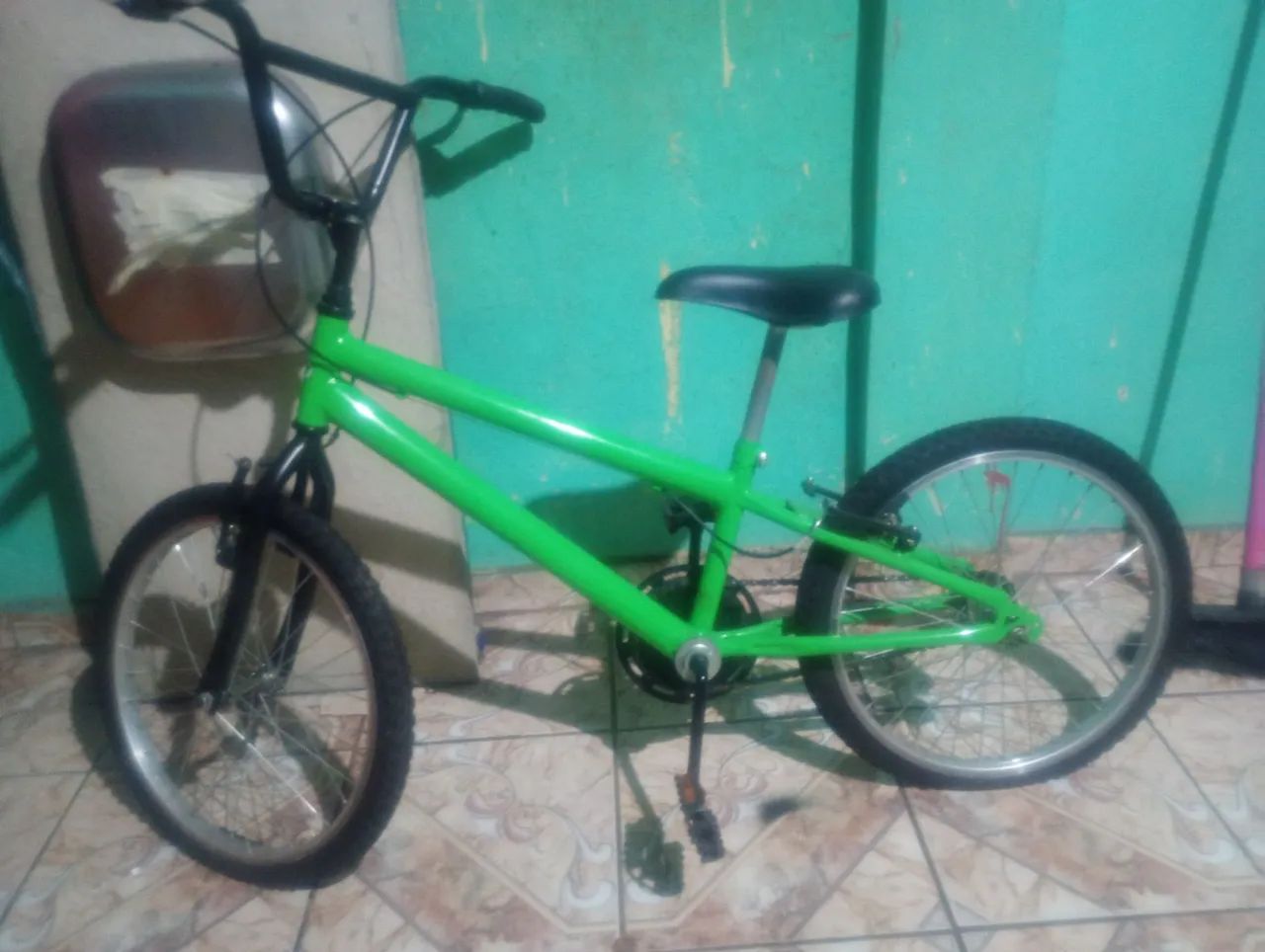 Vendo uma bicicleta 