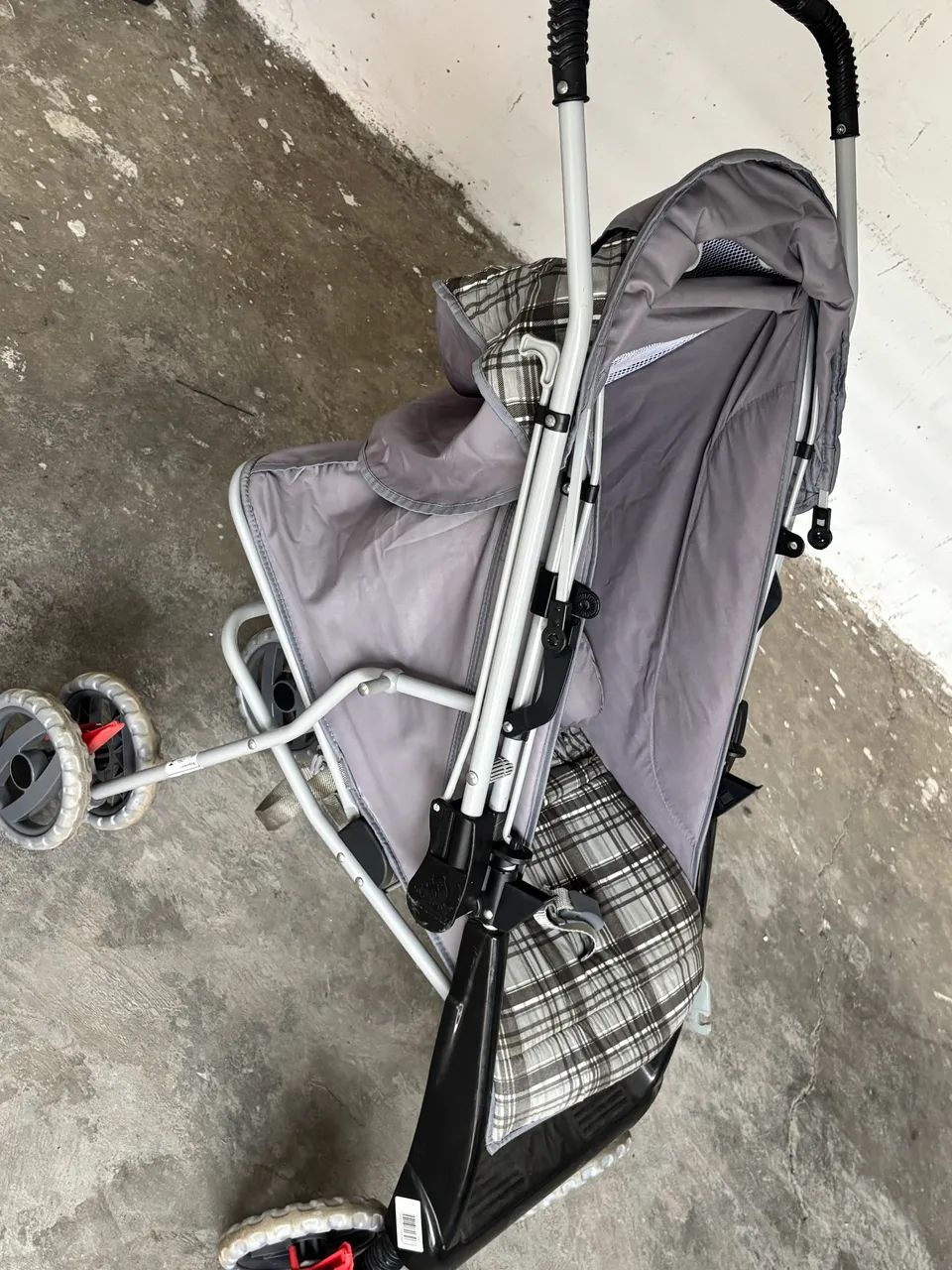Carrinho de bebê - Usado porém em ótimo estado  - Foto 5