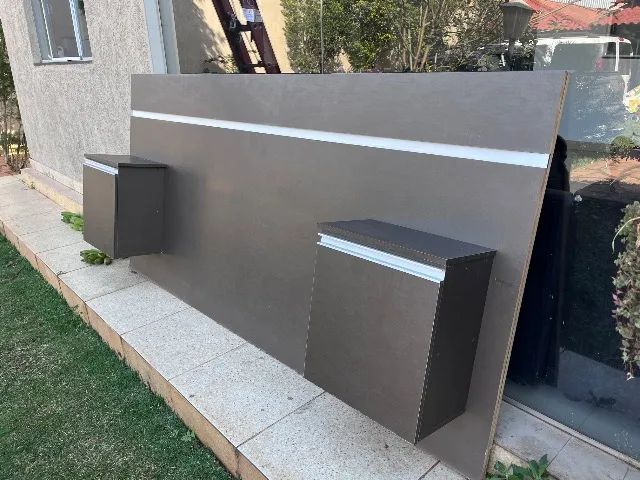 Cabeceira com mesa de apoio