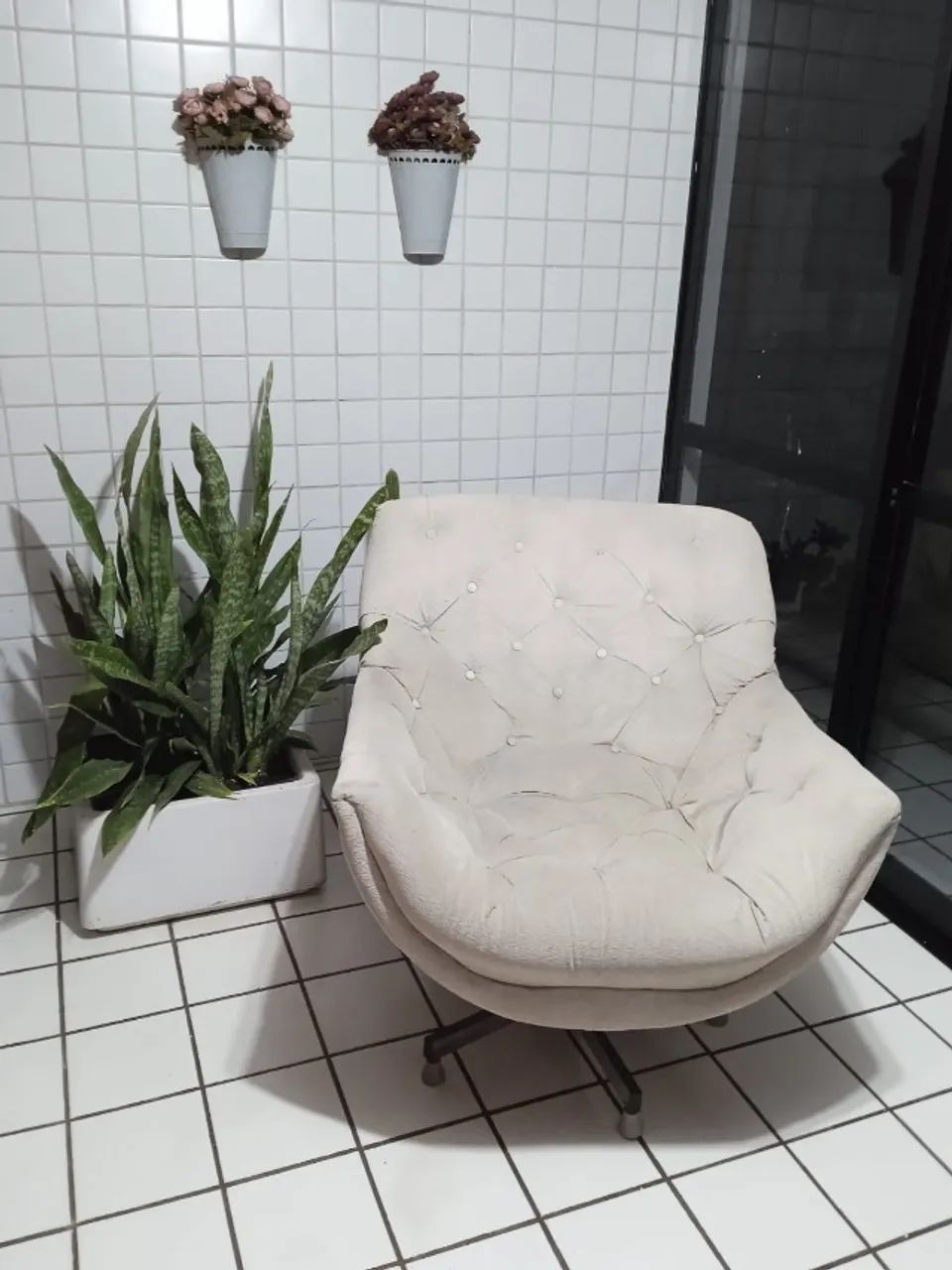 Poltrona de descanso giratória