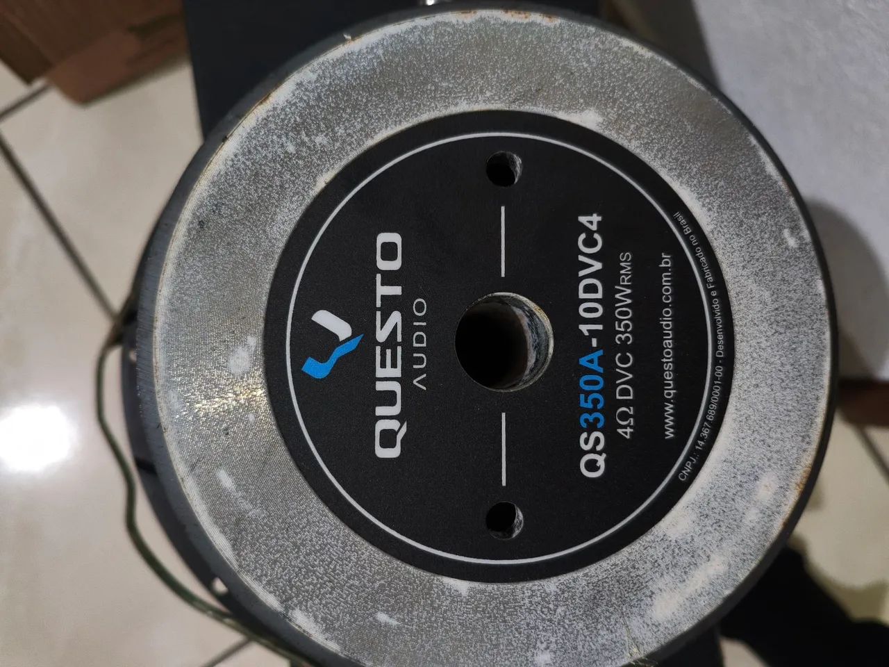 subwoofer 10 polegadas marca Questo 350W. Semi novo com caixa.