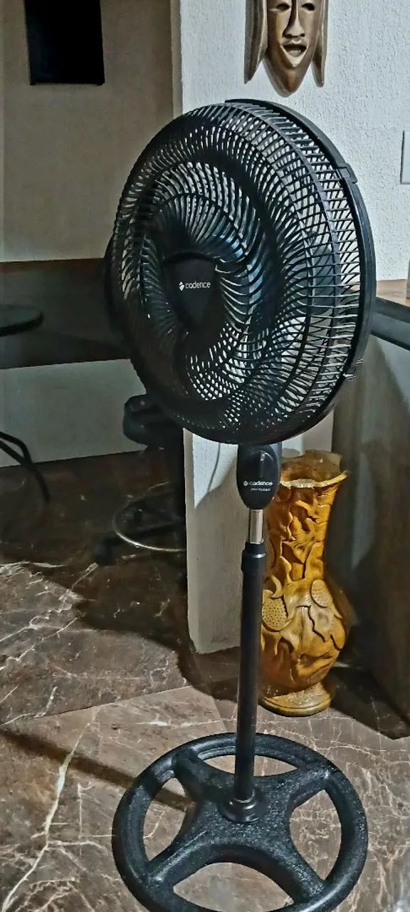 Ventilador Cadence Turbo 110Vts/6 pás/ com pedestal. Funcionando normalmente.  - Foto 2