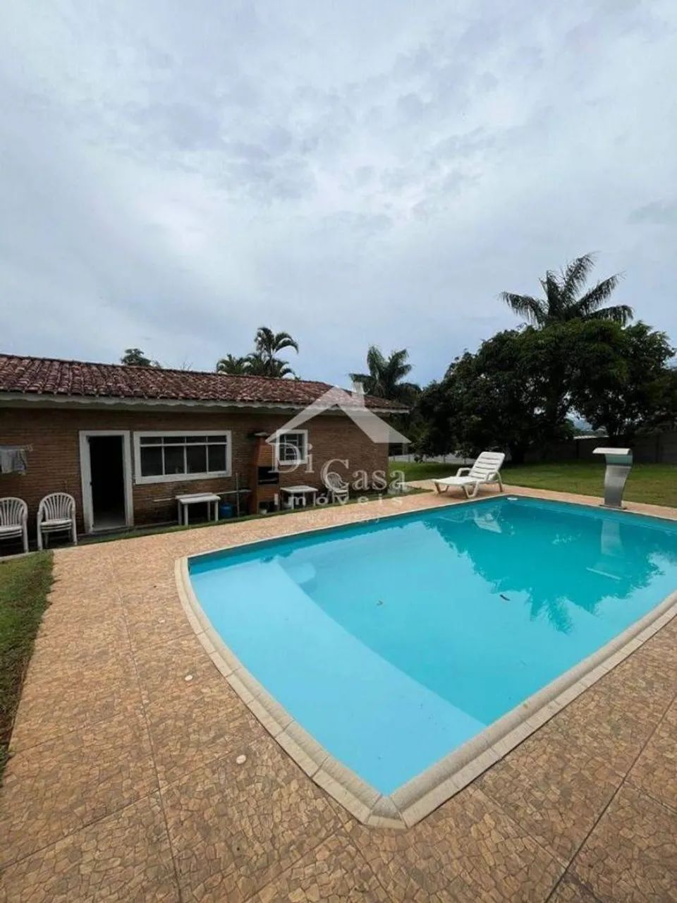 Casa com 4 quartos para Locação e venda Atibaia