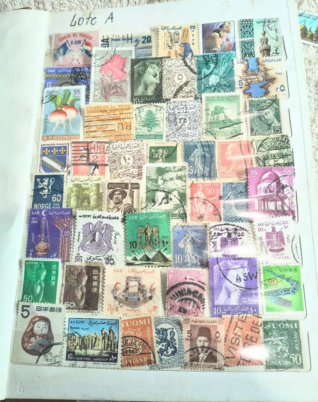 Lote com 50 selos antigos internacionais  - Foto 2