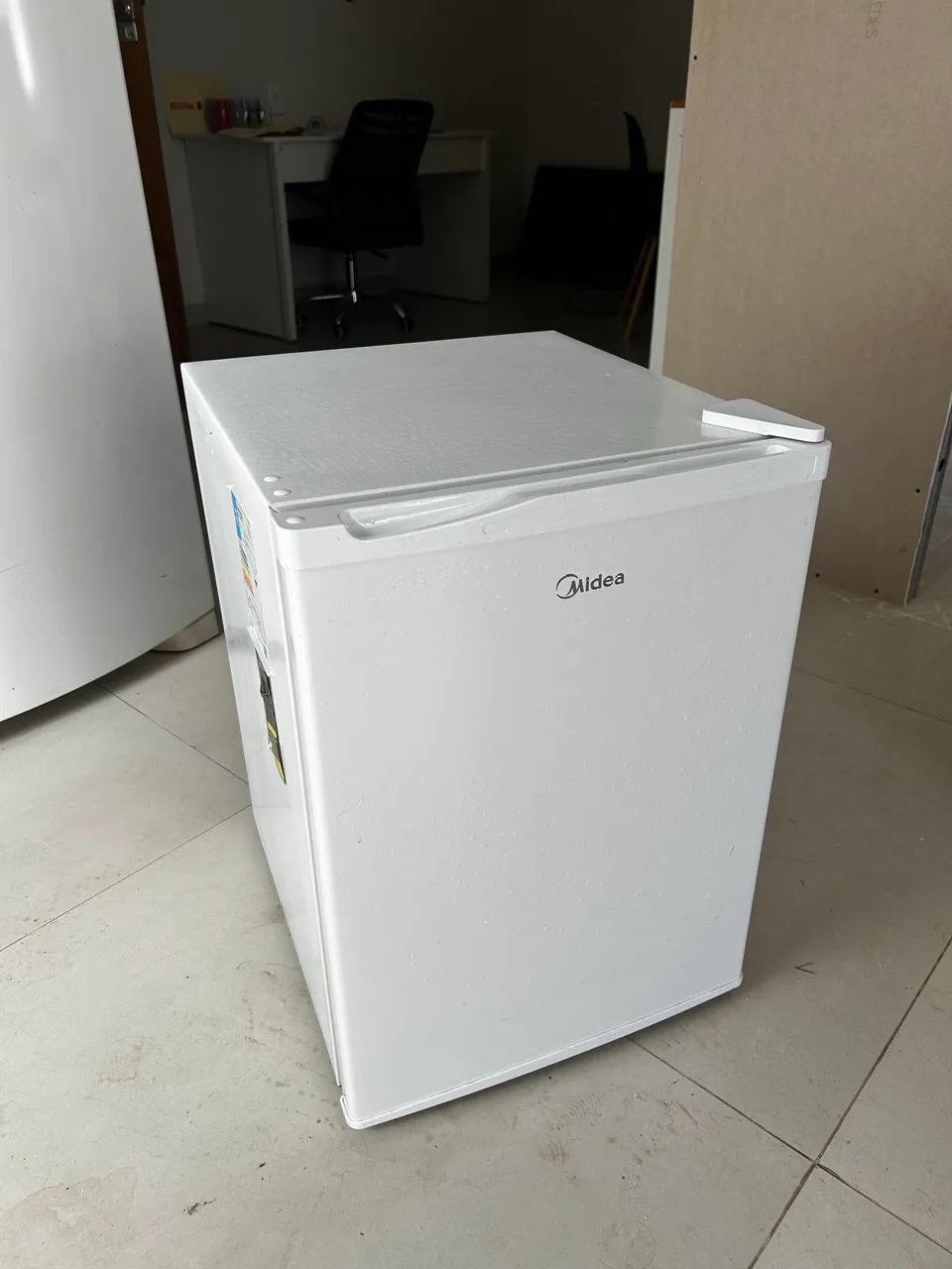Vendo frigobar Midea 67 l - Foto 2