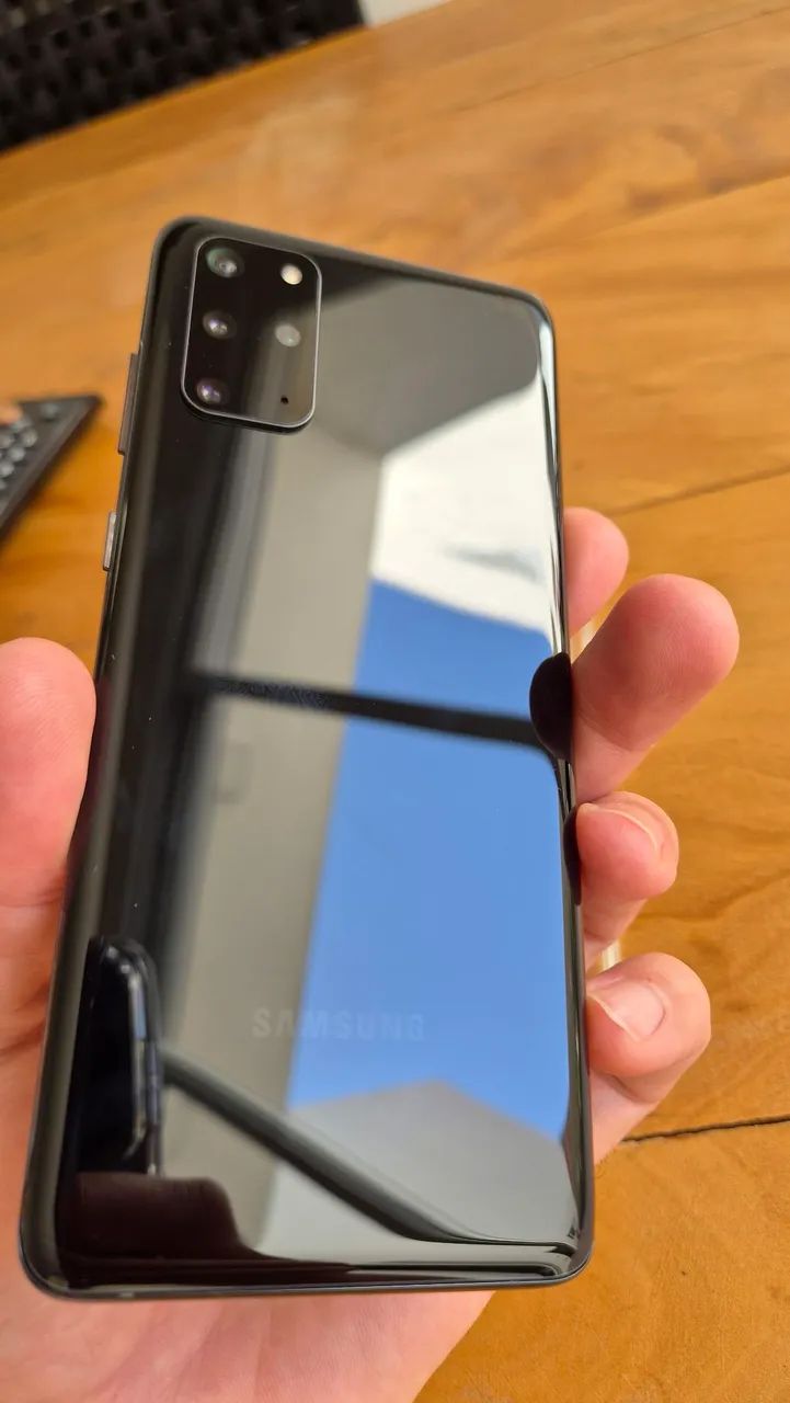 Galaxy S20 plus - 6.7 (nao é o FE)