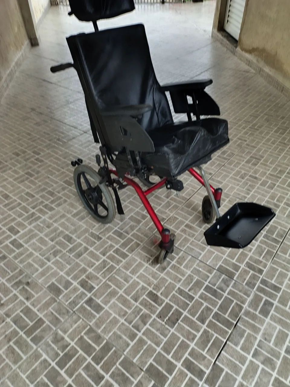 Cadeira de rodas ótima  - Foto 3