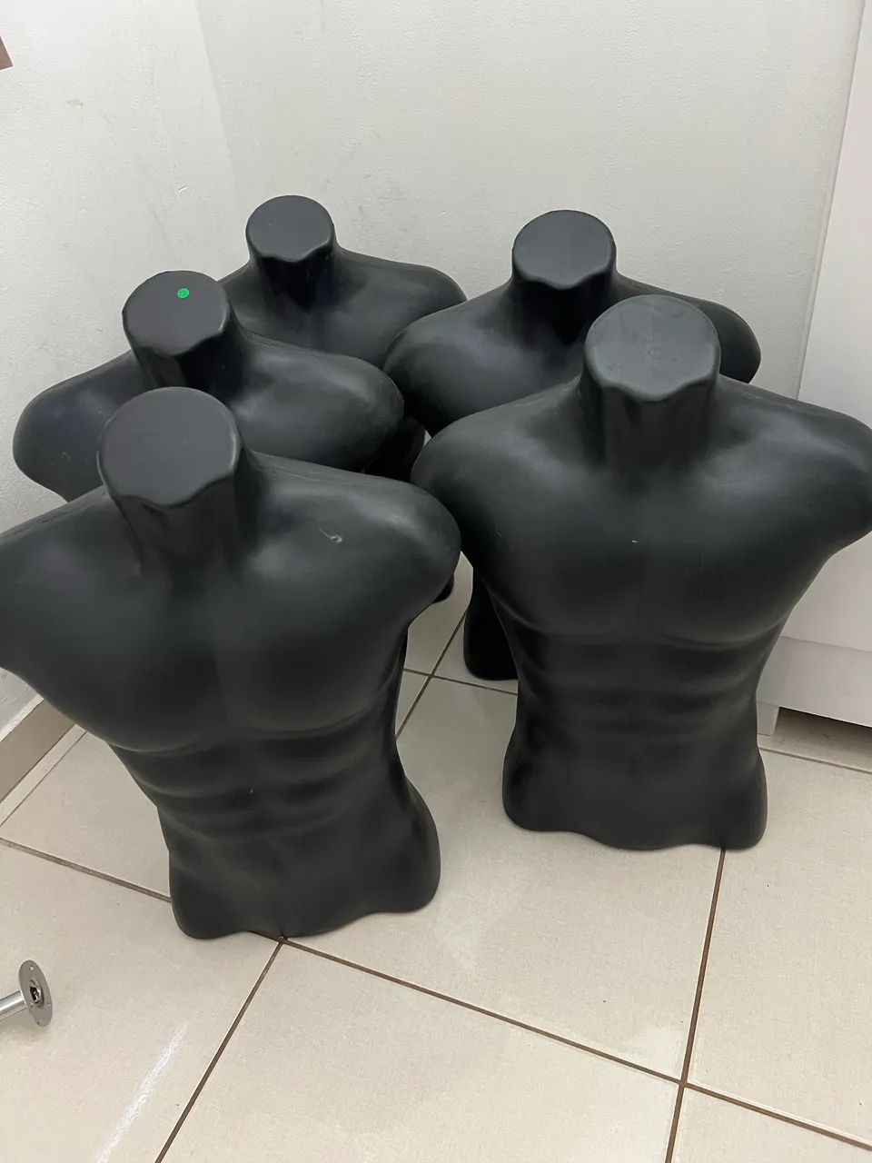 Busto masculino preto bombado manequin