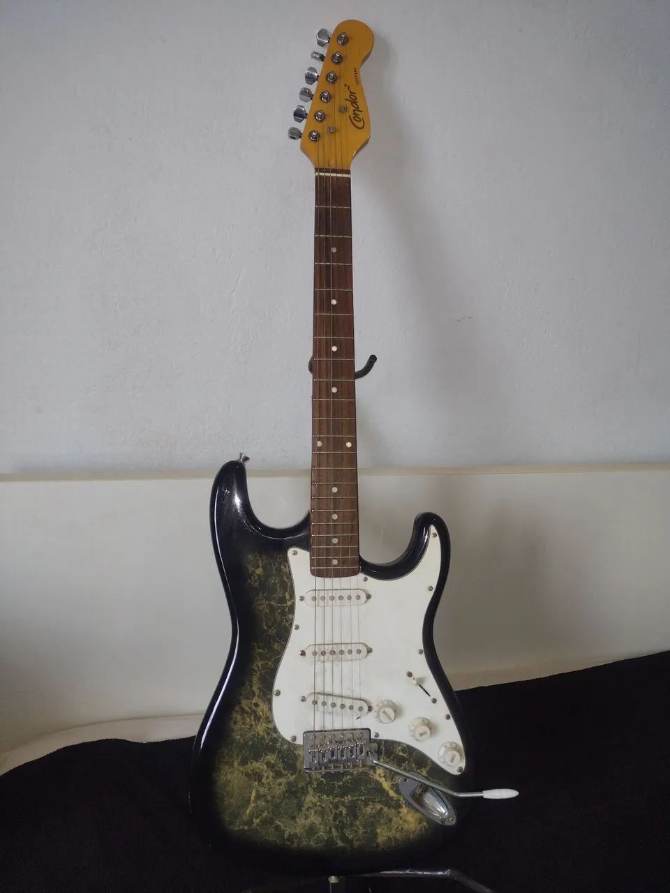 GUITARRA CONDOR 