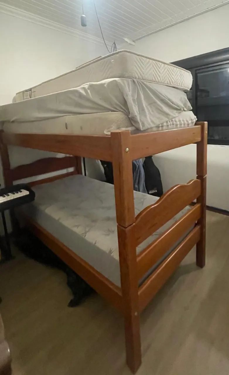 2 cama solteiros de madeira maciça Angelim/ pode transformar em Beliche com 3 colhões - Foto 3
