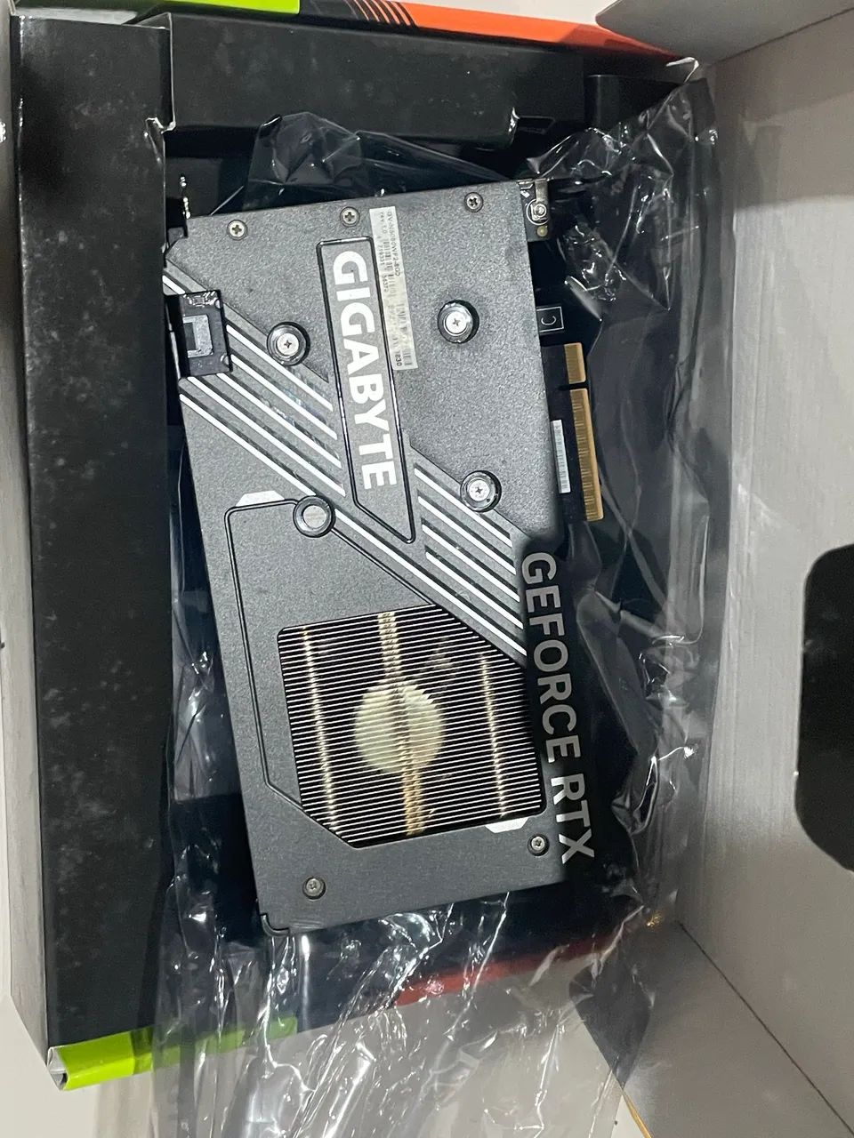 RTX 5060 GIGABYTE - Foto 2