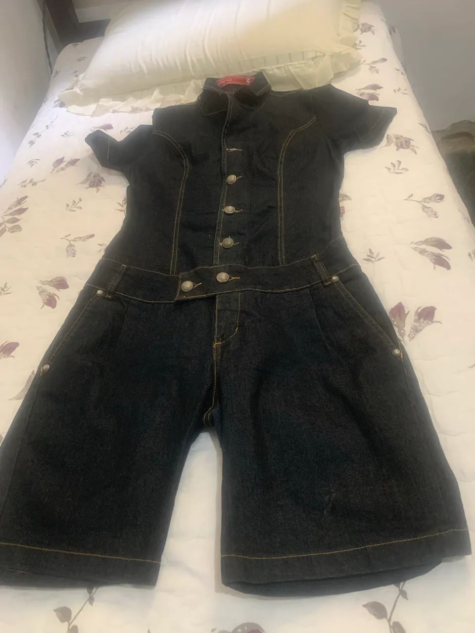 Macacão jeans escuro meia perna - Foto 3