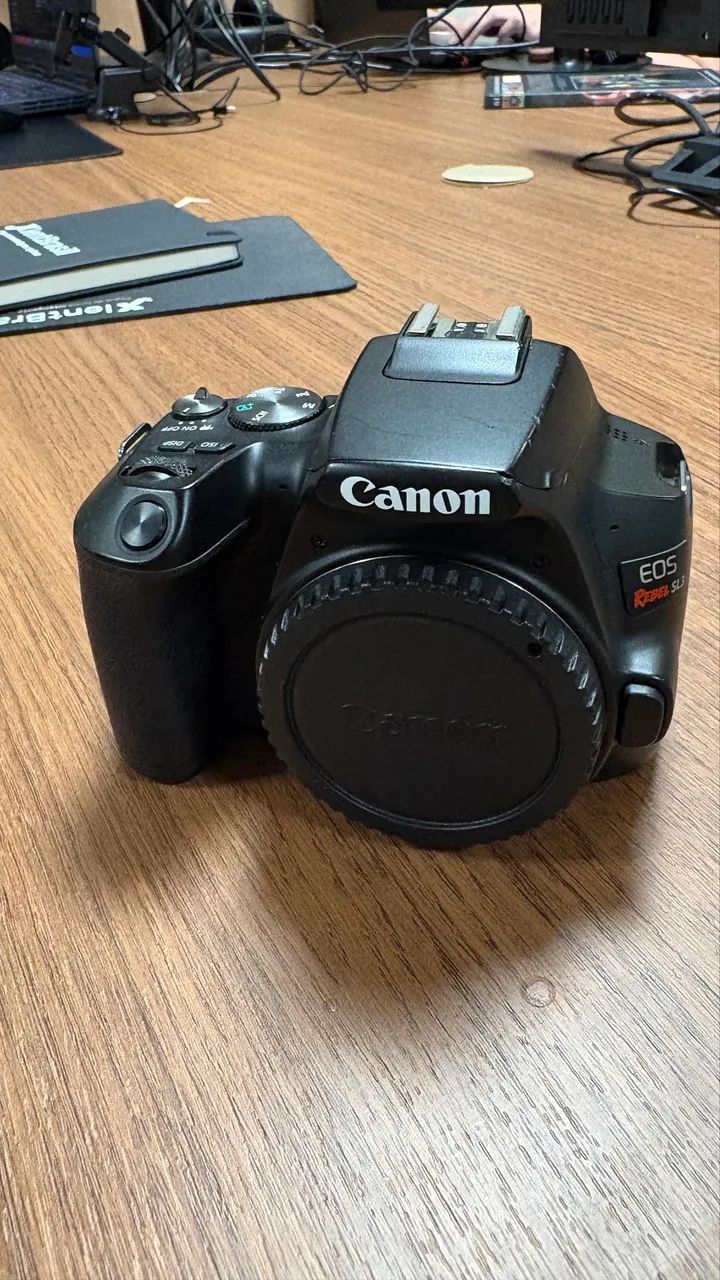 Câmera Canon SL3 corpo