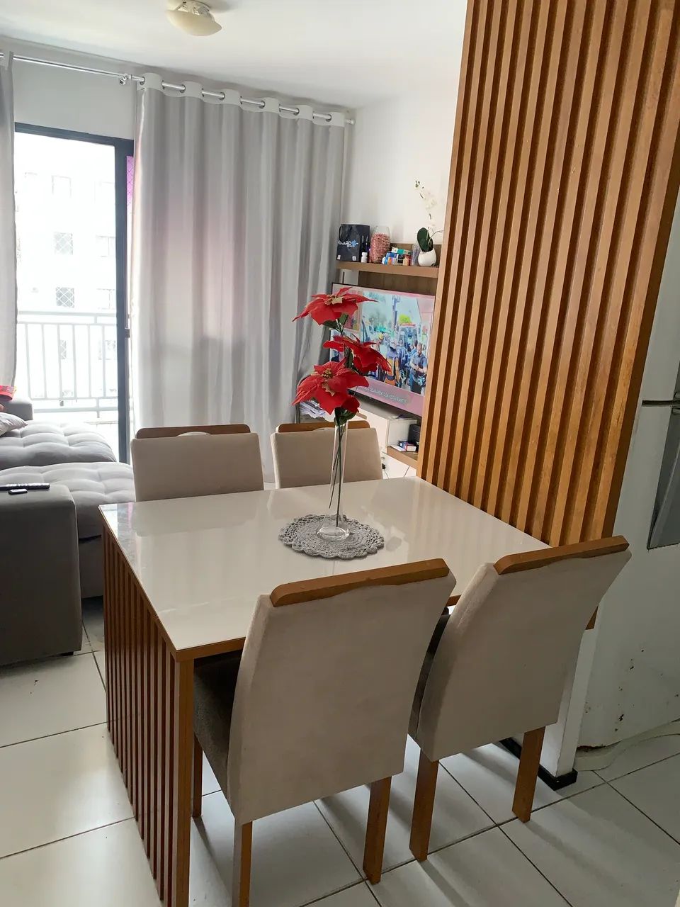 Mesa de jantar com painel ripado  - Foto 3