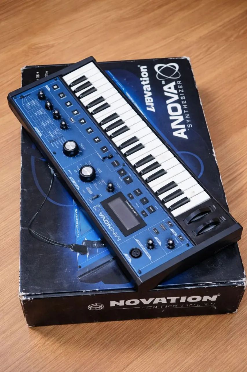Teclado MiniNova + Vocoder.