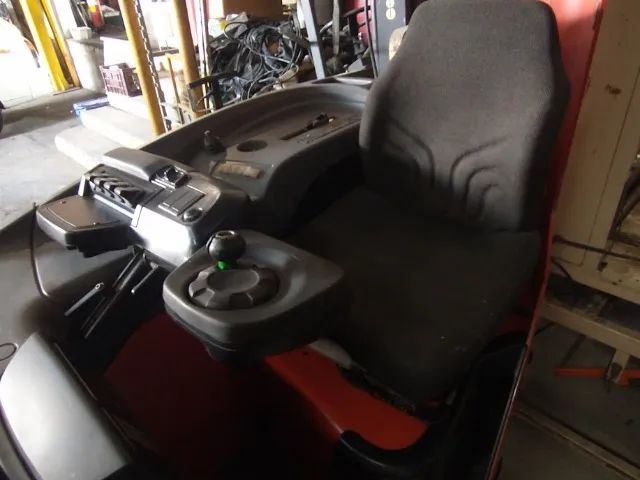 Empilhadeira BT modelo RR B2 Ano 2008 - Foto 8