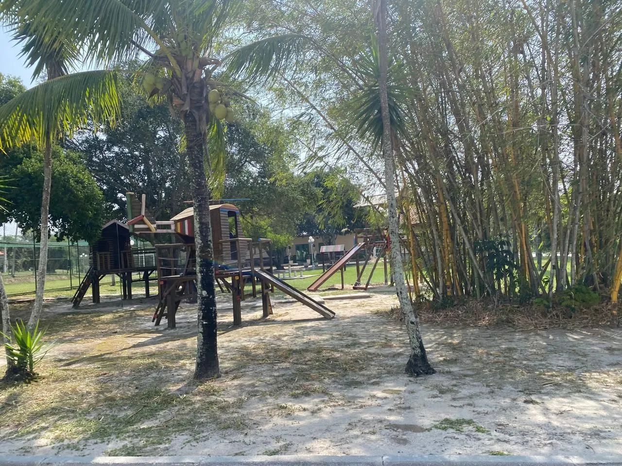 Terreno de 450m² em Condomínio Fechado: Cercado, Limpo e Plano, Pronto para Construir - Foto 9
