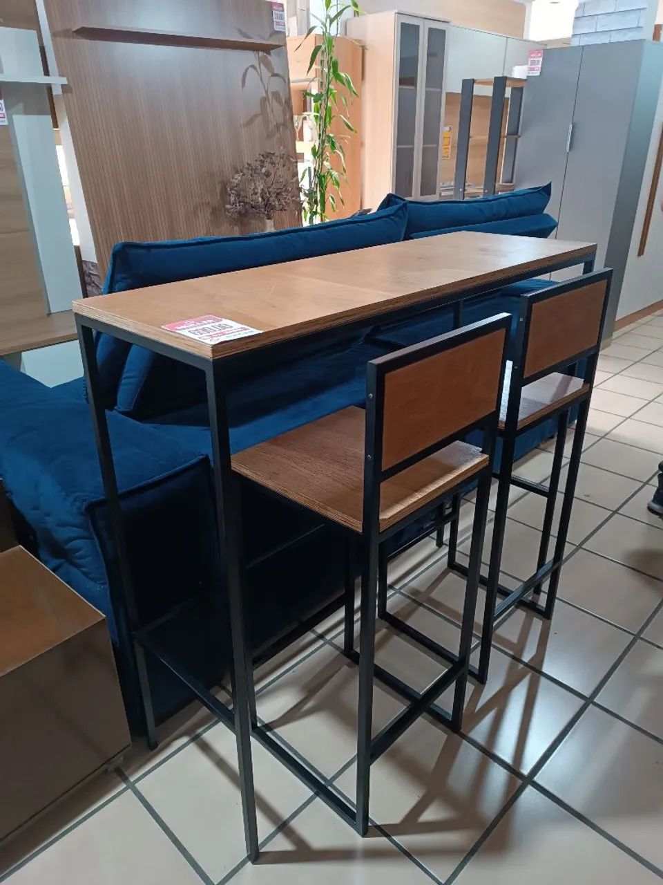 Bancada industrial com 2 banquetas 