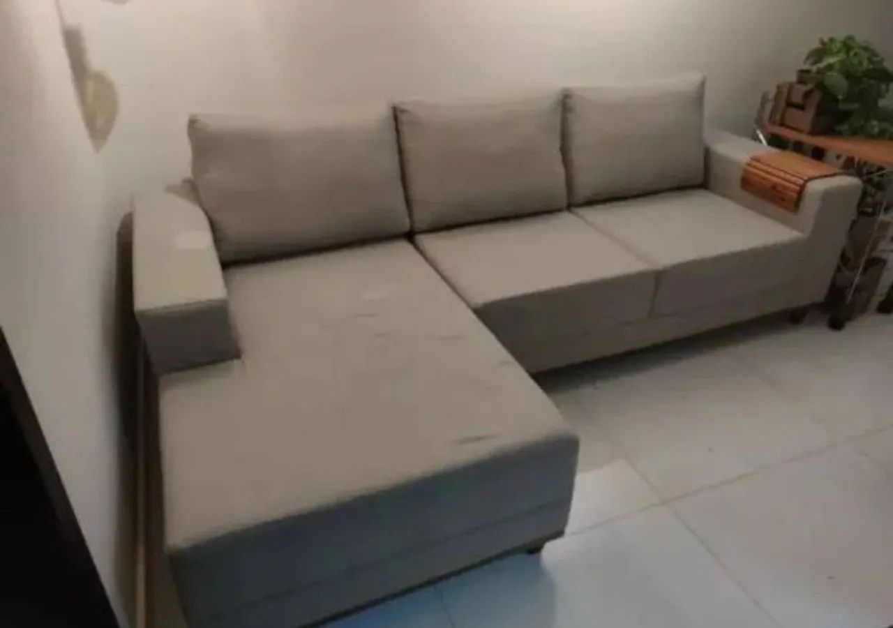 Lindo sofá de 3 lugares com chaise lateral65704309132417121