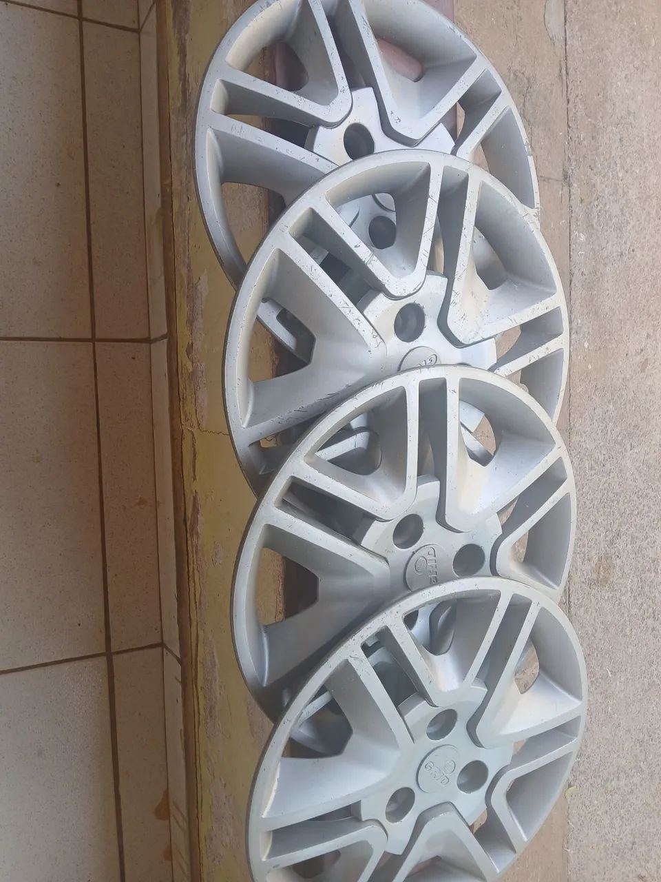 Calotas Kwid  - Foto 4