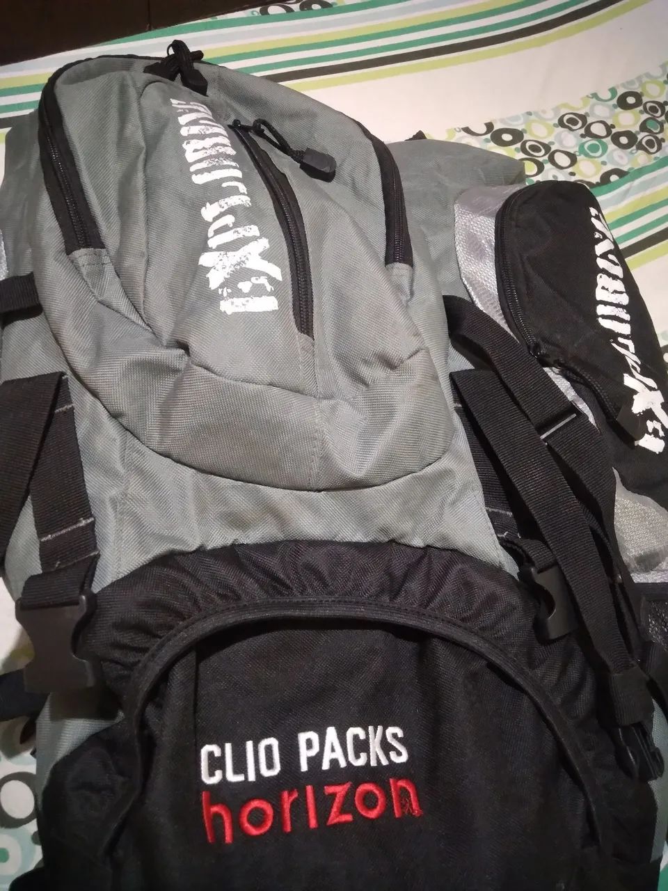 Vendo mochila camping 75 lts - Foto 4