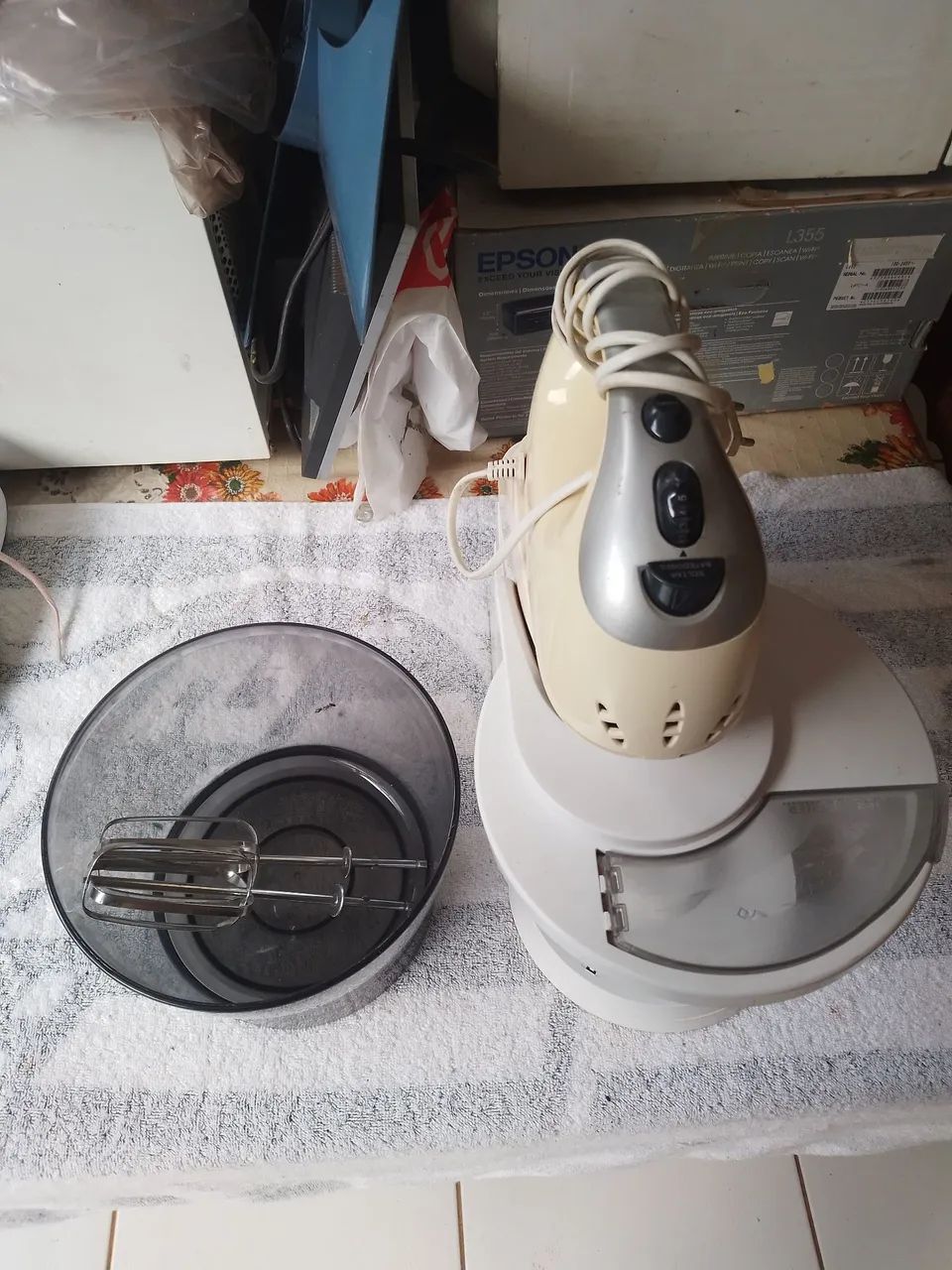 Batedeira elétrica Black&Decker semi-nova funcionando perfeitamente  - Foto 5