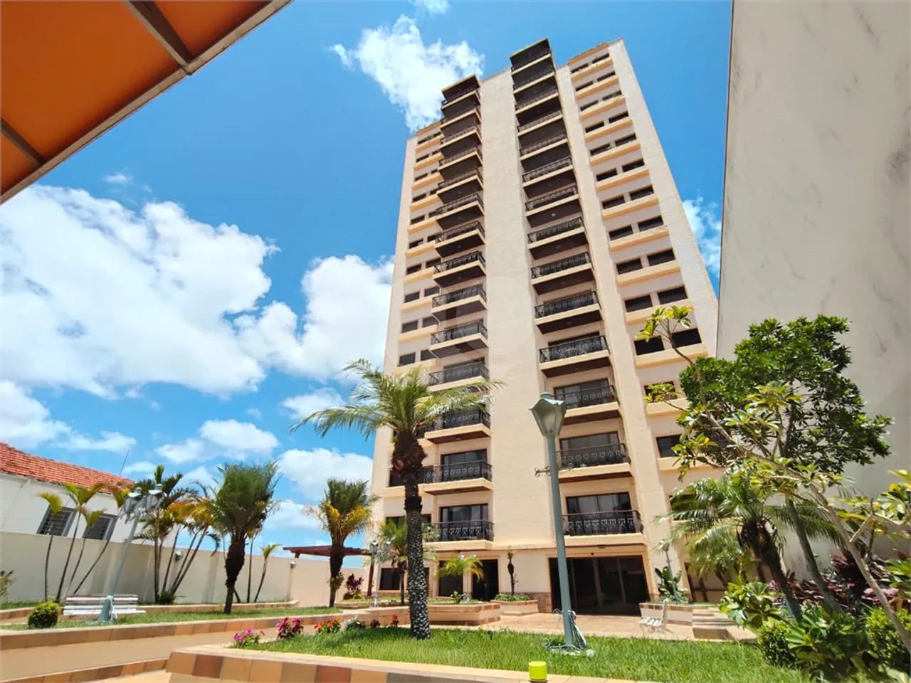 Apartamento com 3 quartos à venda ou para locação em Centro - SP