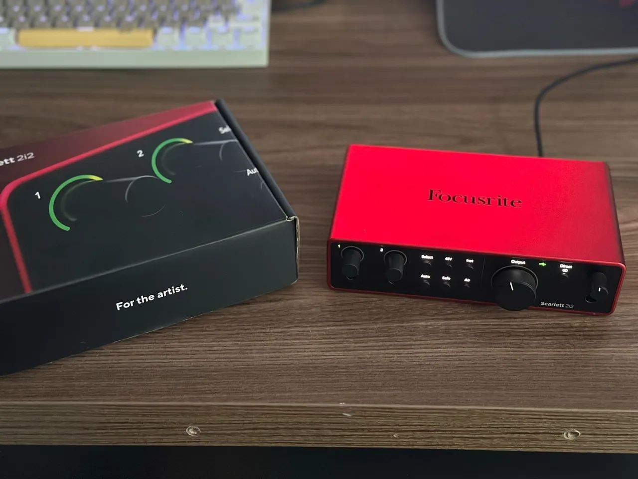 Interface de áudio Focusrite Scarlett 2i2 4ºGen + 2 Cabos p10 - Foto 4